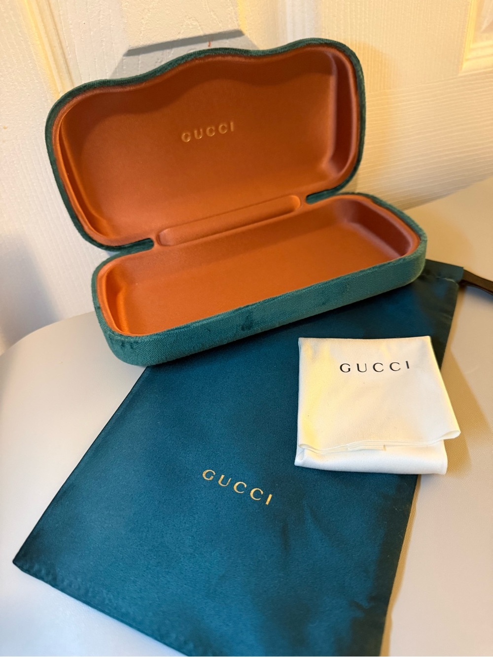 Gucci Green Velvet Eyeglasses Sunglasses Case Dust Bag & Cleaning Cloth